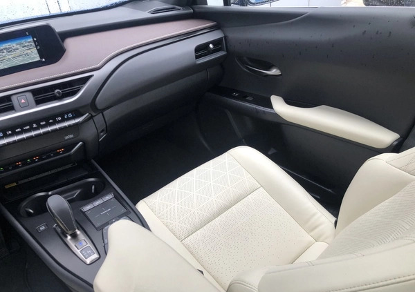 Lexus UX cena 205900 przebieg: 18000, rok produkcji 2022 z Ciężkowice małe 596